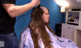 美女剃光头视频,剃发瞬间引发网友热议